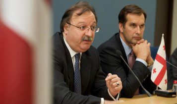 Georgian Foreign Minister Grigol Vashadze (L) and his Latvian counterpart Maris Riekstins (R)
