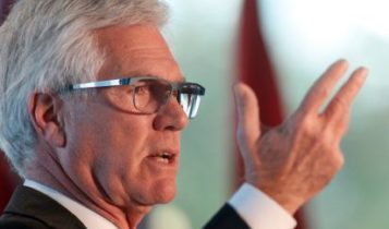 Jim Carr, Canada's Minister for International Trade Diversification, speaks at the World Trade Organization reform talks in Ottawa in October.