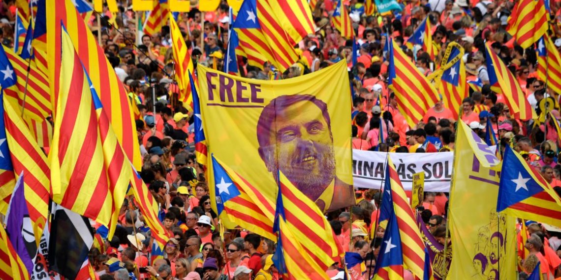 Demonstrators hold a banner demanding freedom for Catalan jailed leader Oriol Junqueras as they gather to take part in a pro-independence demonstration in Barcelona, on September 11, 2018, marking the National Day of Catalonia