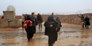 Women with children in Syria's Rukban camp