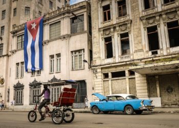 A Cuban street with a flag