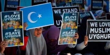 Indonesian Muslims demonstrate to denounce the Chinese goverment's policy on Uyghur Muslims