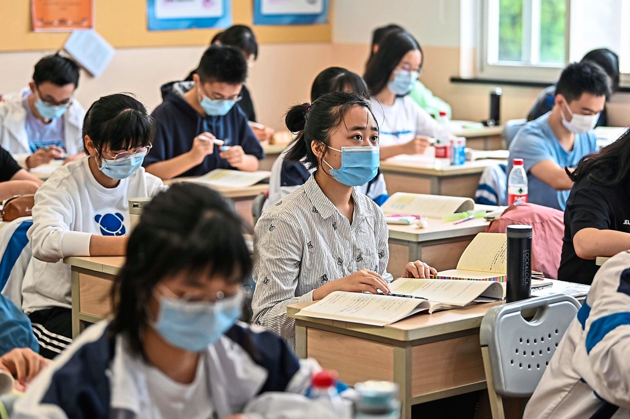 Students wearing face masks in a classroom at Shanghai High School on May 7, 2020.
