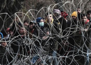 Migrants waiting at the Turkish border.