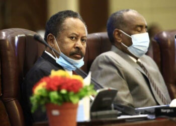 Sudanese Prime Minister Abdalla Hamdok (L) and Sovereign Council Chair Lt. Gen. Abdel Fattah el-Burhan.