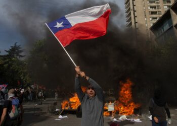 A man waves the Chilean flag