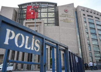 A "police" sign in front of the Istanbul courthouse.