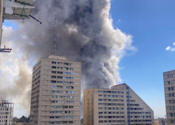 Plumes of smoke rise following reported explosions in Tehran on March 1, 2026, after Iran's supreme leader, Ayatollah Ali Khamenei, was killed a day earlier in a large US and Israeli attack, prompting a new wave of retaliatory missile strikes from Iran.
